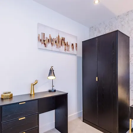 Διαμέρισμα Luxury With Balcony & Parking Λιντς