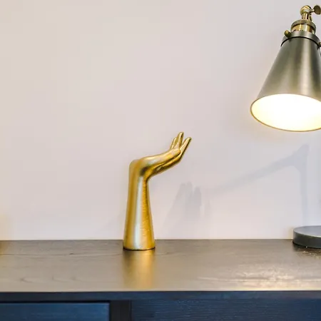 Luxury With Balcony & Parking * Λιντς