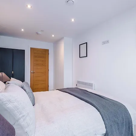 Apartamento Luxury 2 Bed With Balcony & Free Parking *
