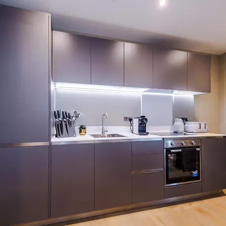 Apartamento Luxury 2 Bed With Balcony & Free Parking *