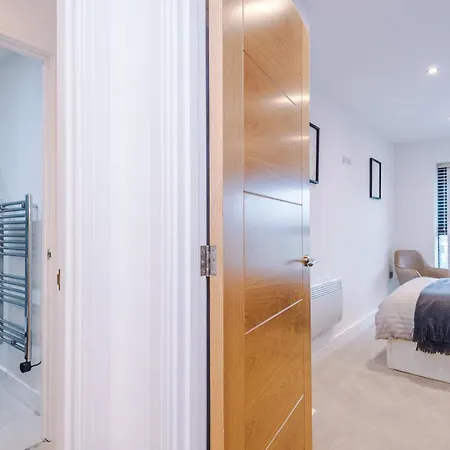 Διαμέρισμα Luxury With Balcony & Parking Λιντς