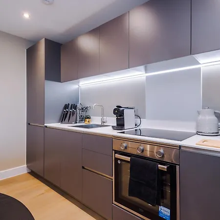 Luxury With Balcony & Parking Διαμέρισμα Λιντς