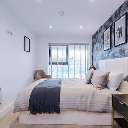 Apartamento Luxury 2 Bed With Balcony & Free Parking *