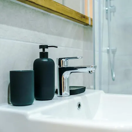 Luxury With Balcony & Parking Leeds (West Yorkshire)