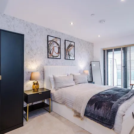 Luxury 2 Bed With Balcony & Free Parking Apartamento *