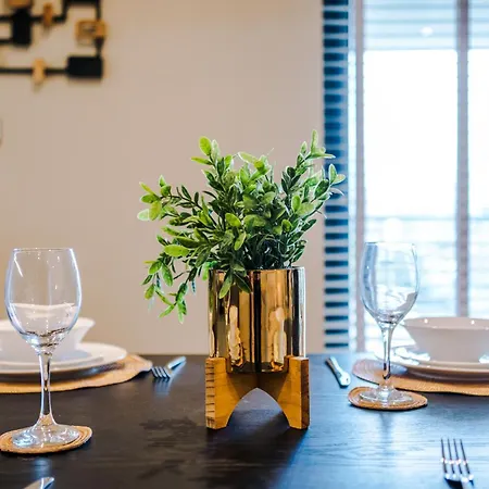 Luxury With Balcony & Parking * Leeds (West Yorkshire)