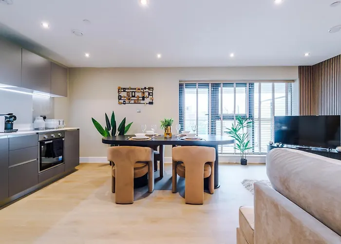 Luxury With Balcony & Parking *