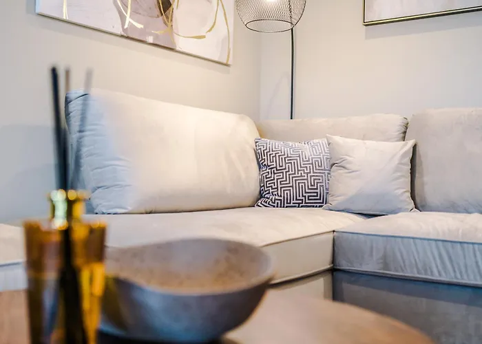 Luxury With Balcony & Parking * Leeds (West Yorkshire)