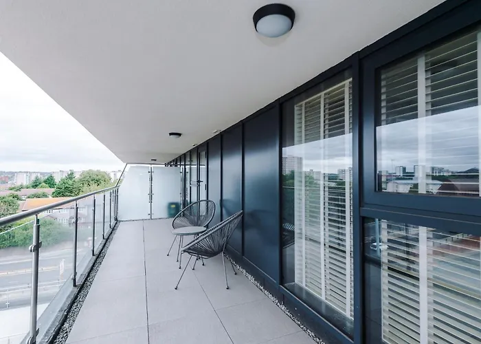 Luxury With Balcony & Parking Apartment Leeds (West Yorkshire)