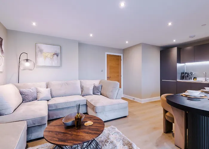 Luxury With Balcony & Parking * Leeds (West Yorkshire)