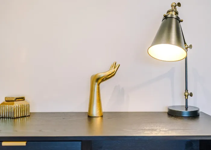 Luxury With Balcony & Parking * Leeds (West Yorkshire)