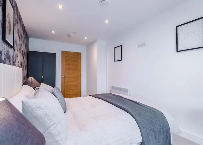 Apartment Luxury With Balcony & Parking *