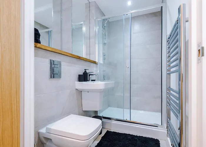 Luxury With Balcony & Parking Leeds (West Yorkshire)