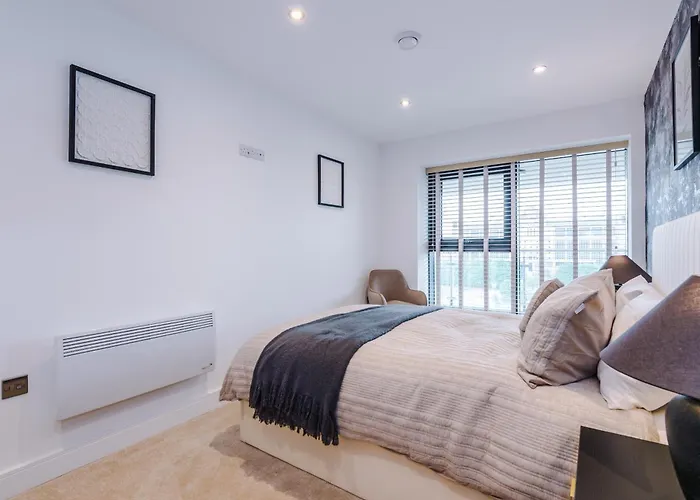 Luxury With Balcony & Parking *