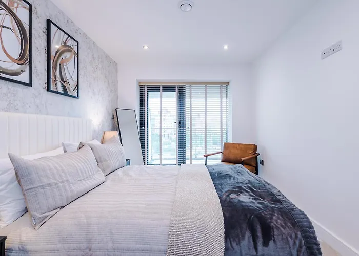 Luxury With Balcony & Parking