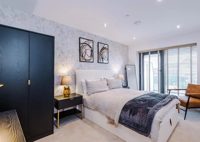 Luxury With Balcony & Parking Apartment *