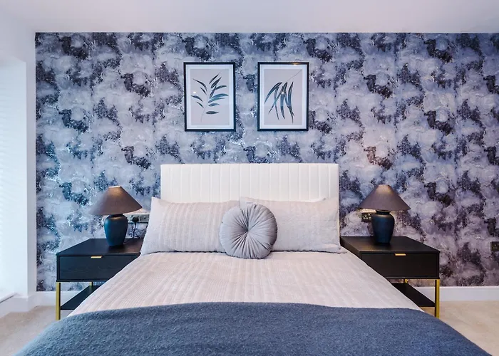 Luxury With Balcony & Parking