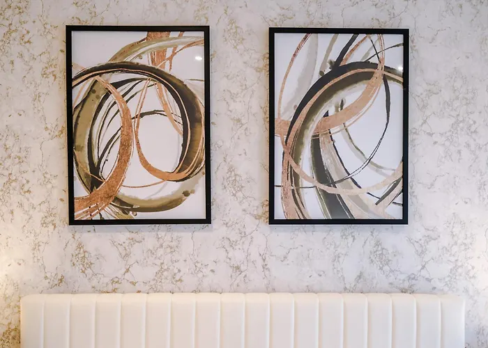 Luxury With Balcony & Parking Leeds (West Yorkshire)