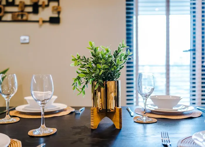 Luxury With Balcony & Parking * Leeds (West Yorkshire)