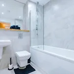 Luxury With Balcony & Parking Apartamento *