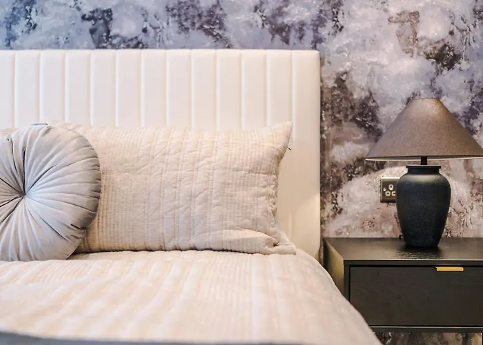 Luxury With Balcony & Parking *