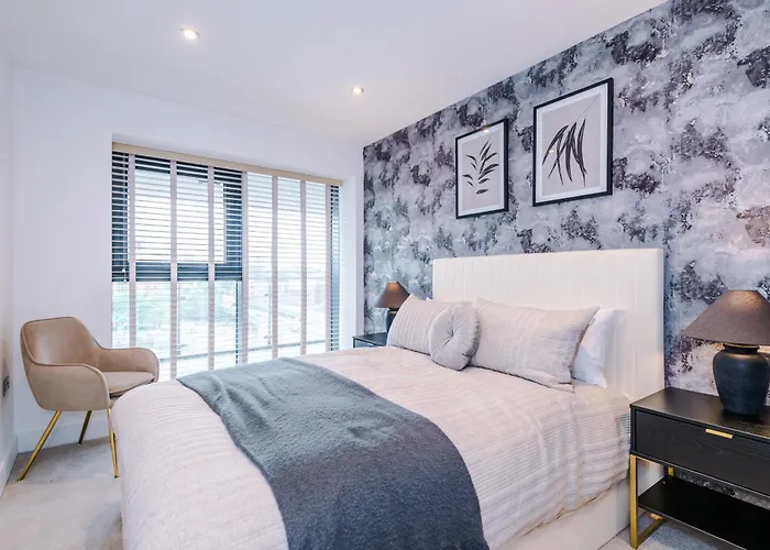 Luxury With Balcony & Parking Leeds (West Yorkshire)