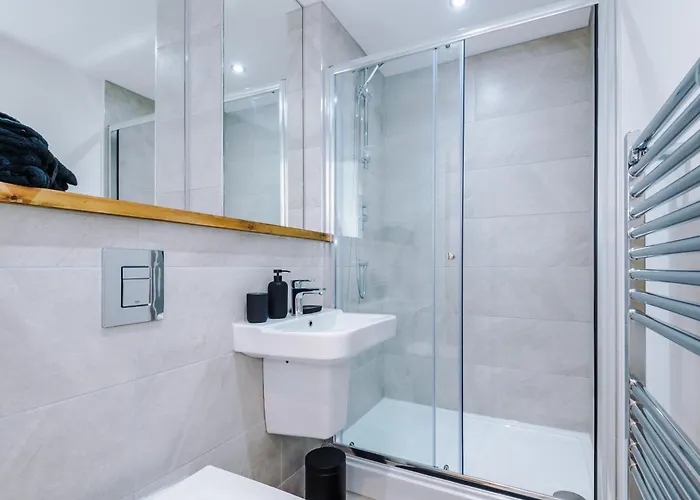 Luxury With Balcony & Parking * Leeds (West Yorkshire)