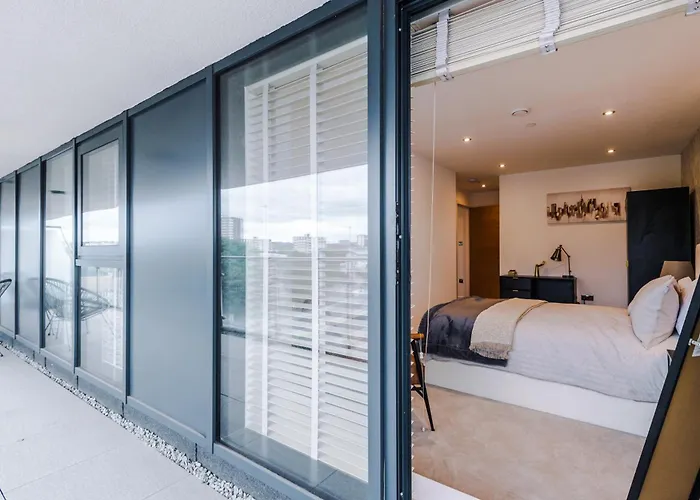 Luxury With Balcony & Parking *