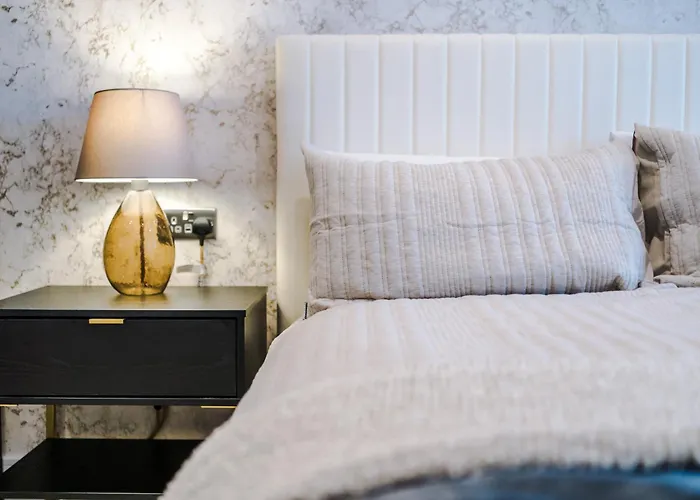 Luxury With Balcony & Parking * Leeds (West Yorkshire)