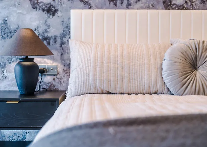 Luxury With Balcony & Parking *